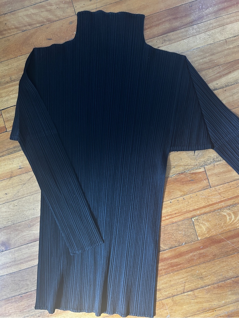 Issey Miyake Black Pleated High-Neck Long Sleeve Top - Picture 2 of 6